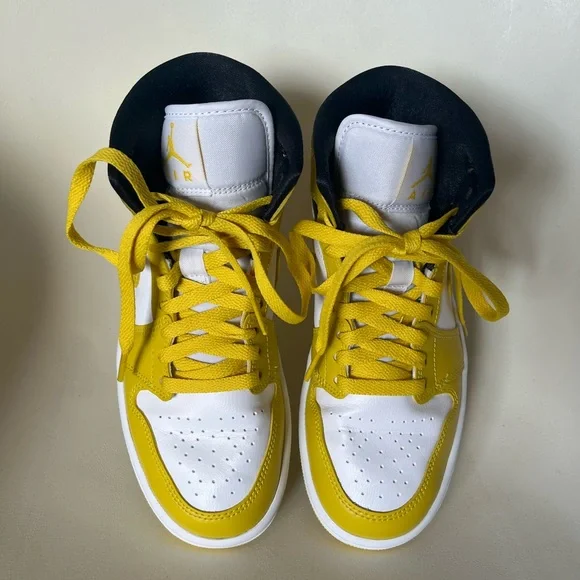 Nike Air Jordan 1 Mid 'Vivid Sulfur' Yellow White Basketball Shoes Size 6 - Picture 2 of 10